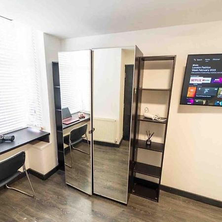 Stay Sa Cosy Equipped Studios Available 10 Mins From The City! Free Wifi &50" Smart Tv'S! Бирмингам Екстериор снимка