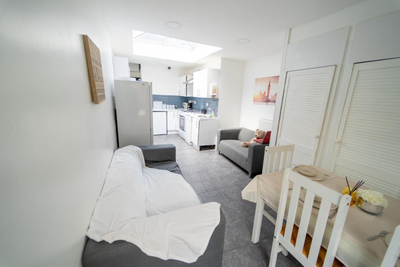 Stay Sa Cosy Equipped Studios Available 10 Mins From The City! Free Wifi &50" Smart Tv'S! Бирмингам Екстериор снимка