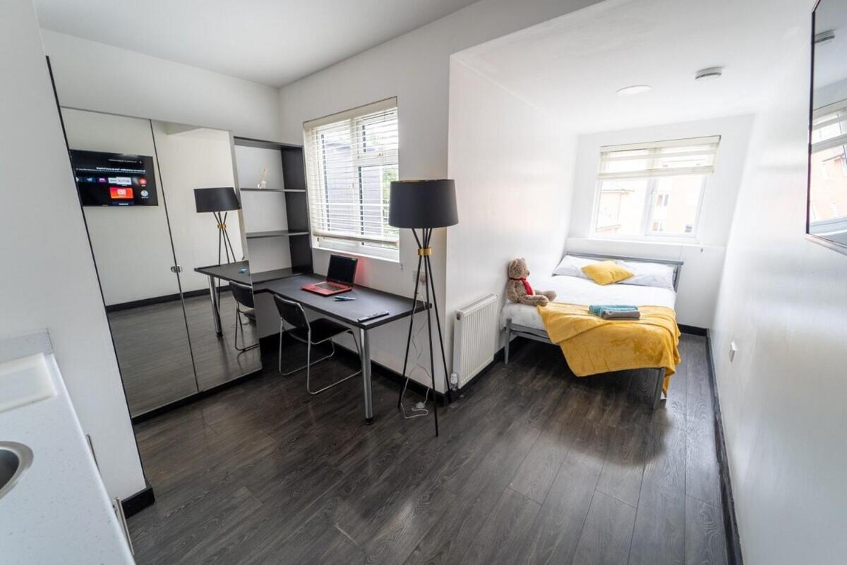 Stay Sa Cosy Equipped Studios Available 10 Mins From The City! Free Wifi &50" Smart Tv'S! Бирмингам Стая снимка