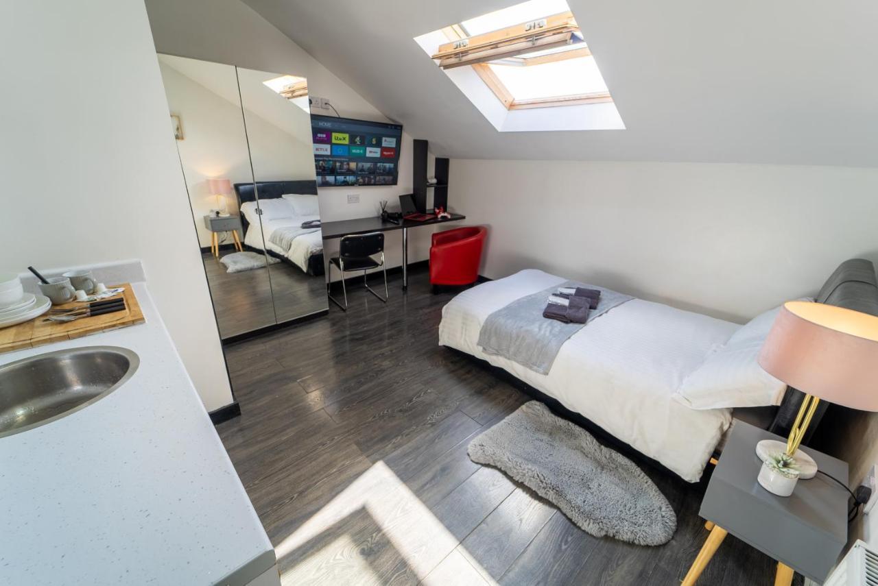 Stay Sa Cosy Equipped Studios Available 10 Mins From The City! Free Wifi &50" Smart Tv'S! Бирмингам Стая снимка